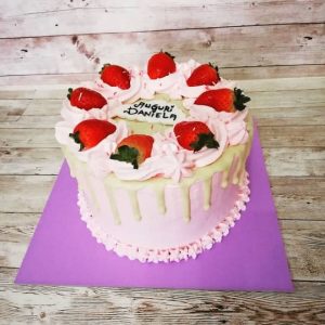 drip cake panna e fragole