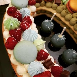 tart cream con frutta e macaron