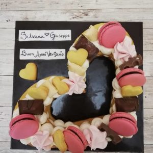tart cream cuore con macaron