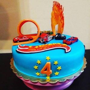 torta hotwheels in pasta di zucchero