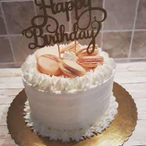 torta in panna con macaron
