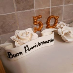 torta anniversario in pasta di zucchero