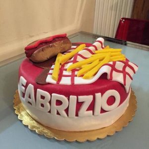 torta hot dog in pasta di zucchero