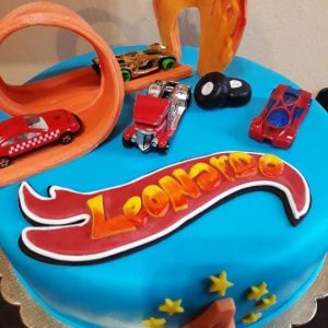 torta hot wheels in pasta di zucchero
