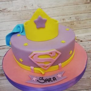 torta super girl in pasta di zucchero